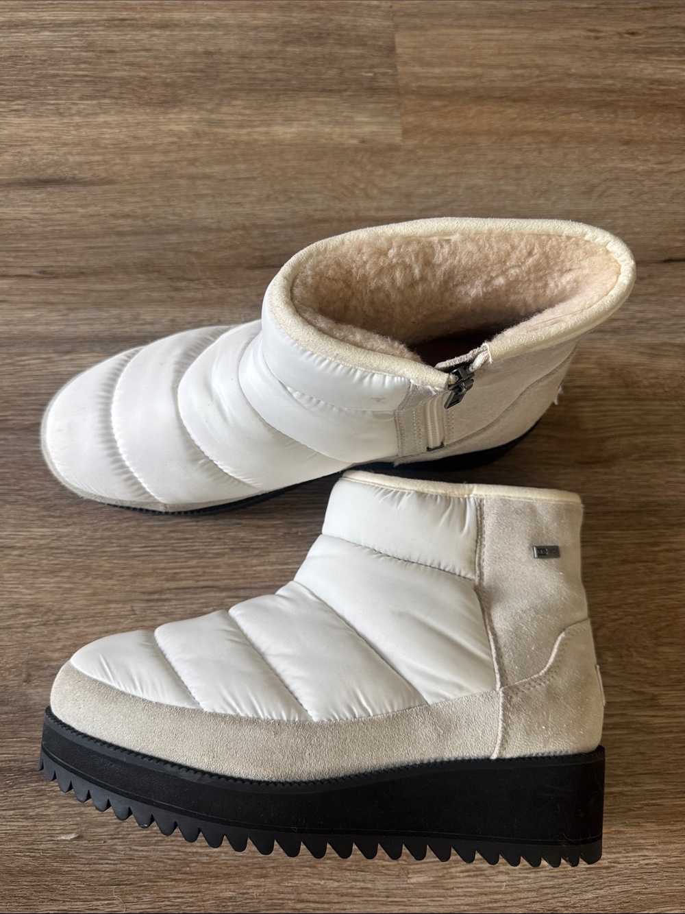 Ugg Women's White Quilted Winter Ankle Boot